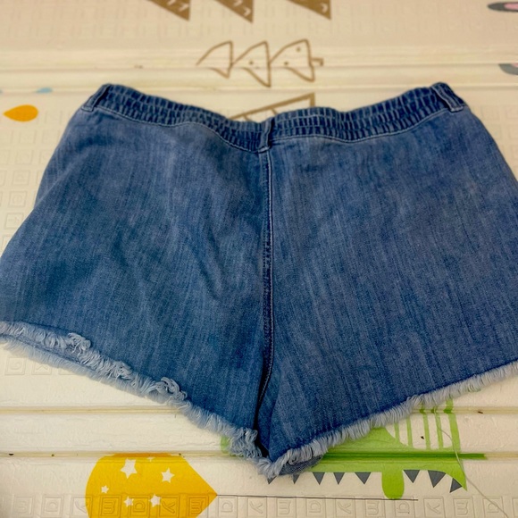 Stretchy waste. - Picture 2 of 3